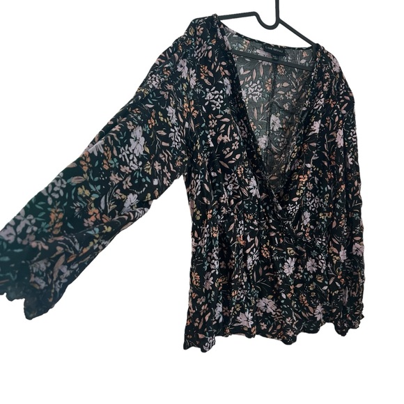 2/$15 Lane Bryant 18/20 V-Neck Black Floral Blouse Elastic Waist Ruffles - Picture 1 of 9